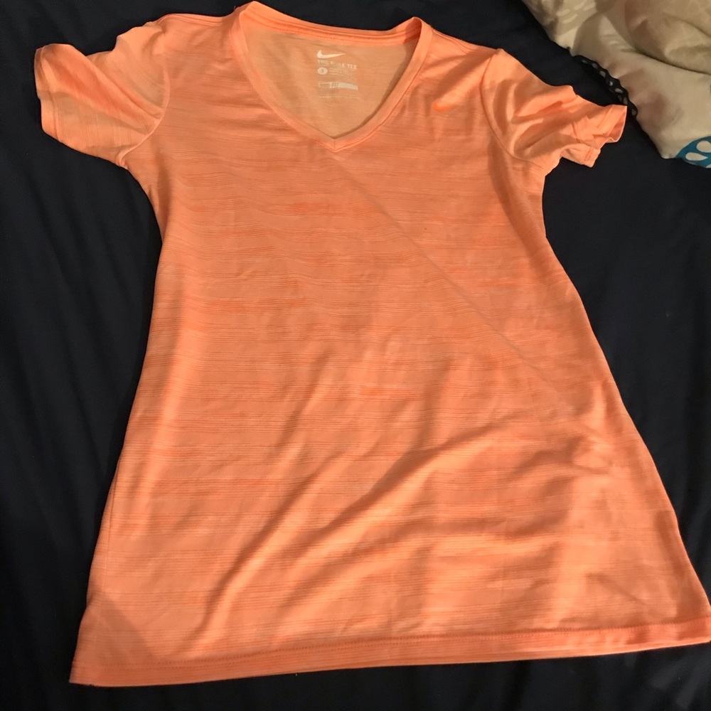 🍬Nike tee 🍬 - Picture 3 of 4